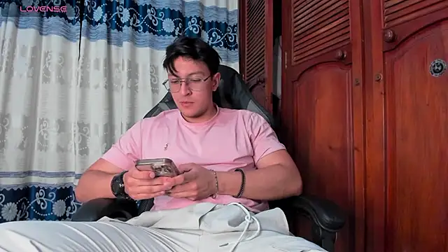 Snapshot of Amon__ashford chatting on 03-03-26, 01:12 Amon ashford online show from 03-03-26, 01:12