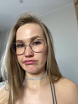 Snapshot of DianaShermy chatting on 03-11-25, 10:51 DianaShermy online show from 03-11-25, 10:51