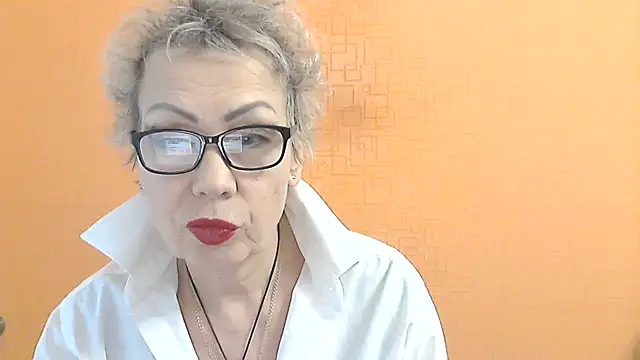 NessyJenixs online show from 12-18-25, 07:46