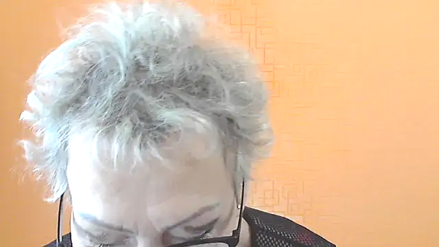 NessyJenixs online show from 10-28-25, 07:07