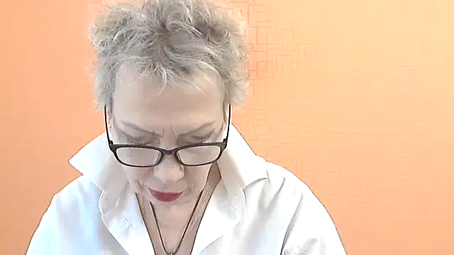 NessyJenixs online show from 11-18-25, 07:44