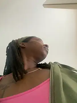 Snapshot of theprettysoles chatting on 06-22-26, 12:02 theprettysoles online show from 06-22-26, 12:02