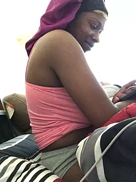 Snapshot of theprettysoles chatting on 06-21-26, 01:17 theprettysoles online show from 06-21-26, 01:17