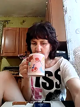 Laura Kiss online show from 11-16-25, 10:20