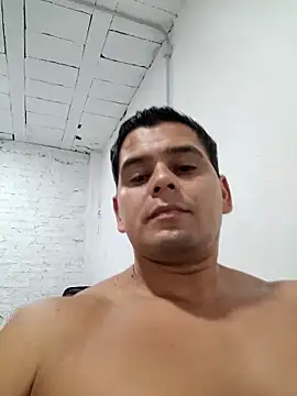 leandroc04 online show from 02-12-26, 07:24