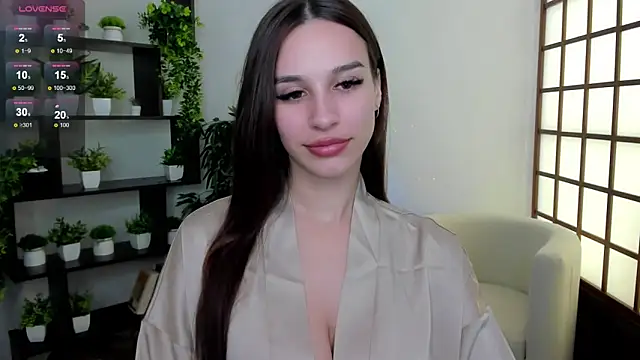 Snapshot of KristineBeauty chatting on 10-13-25, 08:16 KristineBeauty online show from 10-13-25, 08:16