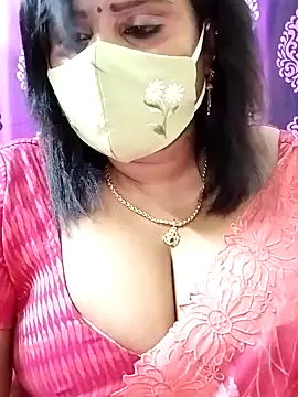 Queenflowerr online show from 10-25-25, 05:13