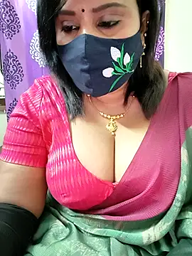 Queenflowerr online show from 11-08-25, 10:19