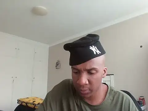 Snapshot of sydmanyoba chatting on 10-26-25, 03:45 sydmanyoba online show from 10-26-25, 03:45