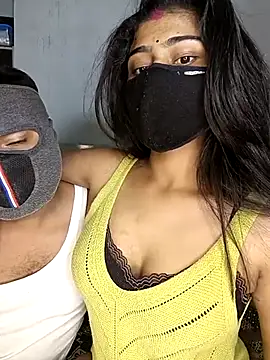 Snapshot of Love-N chatting on 11-04-25, 05:17 Love-N online show from 11-04-25, 05:17