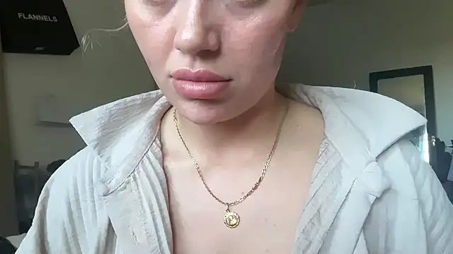 Snapshot of blissdimicco chatting on 05-29-26, 04:24 blissdimicco online show from 05-29-26, 04:24