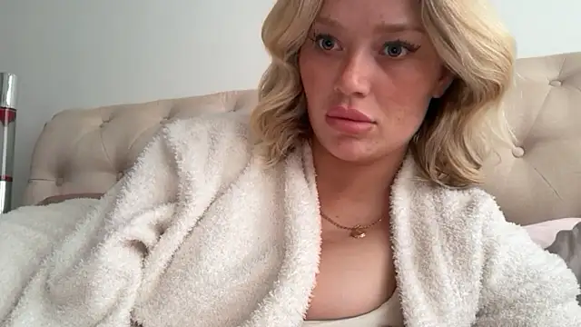 Snapshot of blissdimicco chatting on 05-11-26, 11:00 blissdimicco online show from 05-11-26, 11:00