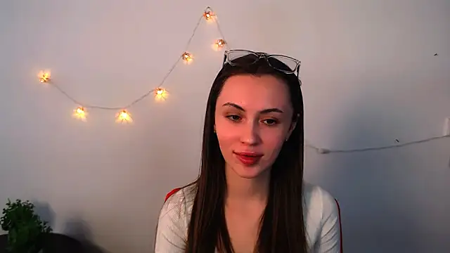 Snapshot of Nikonara_Love chatting on 04-20-26, 08:39 Nikonara Love online show from 04-20-26, 08:39