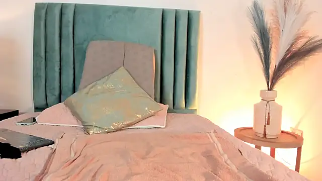 Snapshot of GiaBlakee chatting on 01-28-25, 02:42 GiaBlakee online show from 01-28-25, 02:42