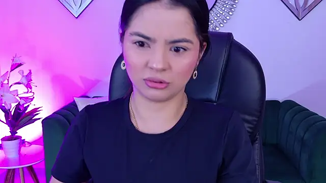 Layla Breezee online show from 04-18-26, 10:28