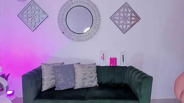 Layla Breezee online show from 09-30-25, 03:40