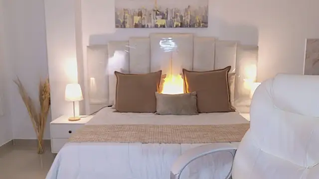 Layla Breezee online show from 04-16-26, 11:33