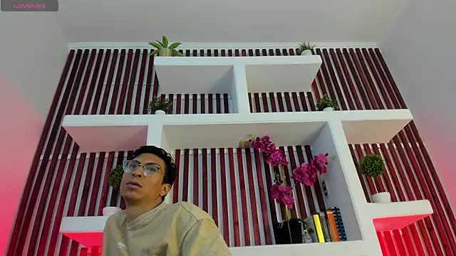 Snapshot of ApoloCruz chatting on 05-17-26, 04:01 ApoloCruz online show from 05-17-26, 04:01