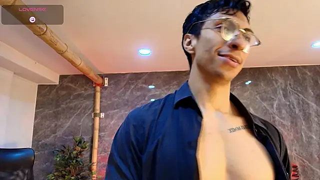Snapshot of ApoloCruz chatting on 05-25-26, 04:12 ApoloCruz online show from 05-25-26, 04:12