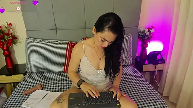 scarlet hit online show from 11-15-25, 04:27