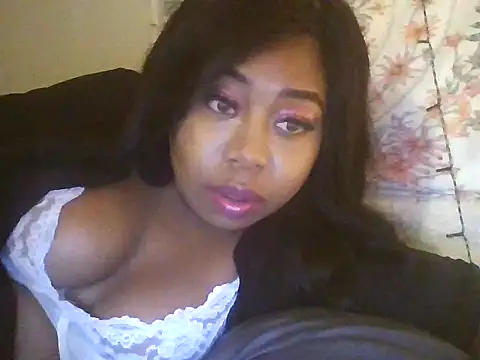 Snapshot of angeliquebelcali chatting on 09-13-25, 06:35 angeliquebelcali online show from 09-13-25, 06:35