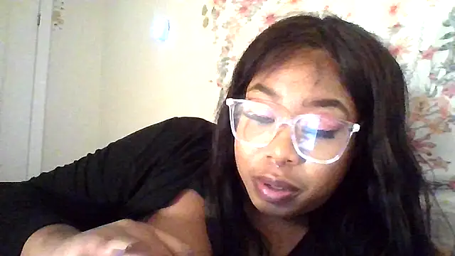 Snapshot of angeliquebelcali chatting on 09-20-25, 08:08 angeliquebelcali online show from 09-20-25, 08:08