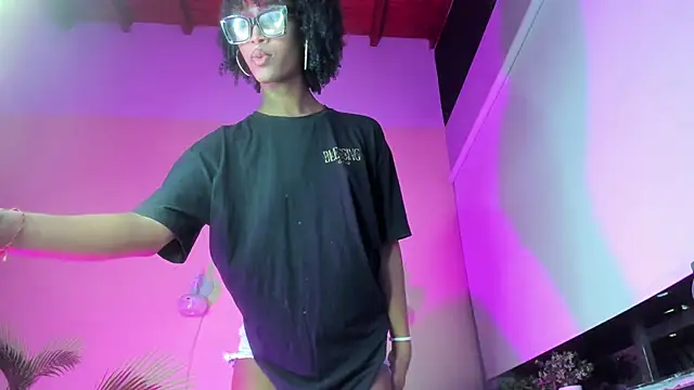 nahomy james25 online show from 05-13-26, 12:28
