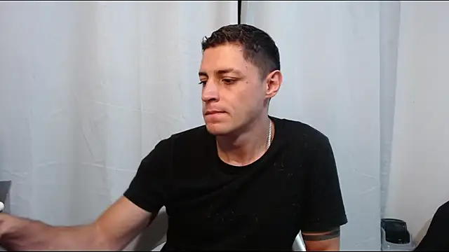 Snapshot of Frank_Millers chatting on 06-12-26, 04:32 Frank Millers online show from 06-12-26, 04:32