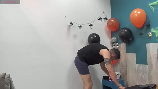 Frank Millers online show from 10-22-25, 07:46