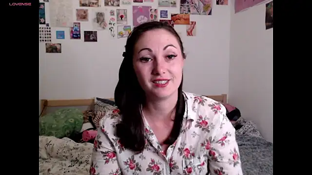 AdorahB3ll3 online show from 12-16-25, 08:13