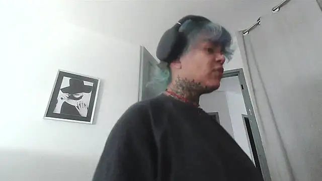 serena  vedette online show from 10-30-25, 01:42