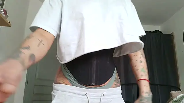 Snapshot of serena__vedette chatting on 04-10-26, 11:06 serena vedette online show from 04-10-26, 11:06