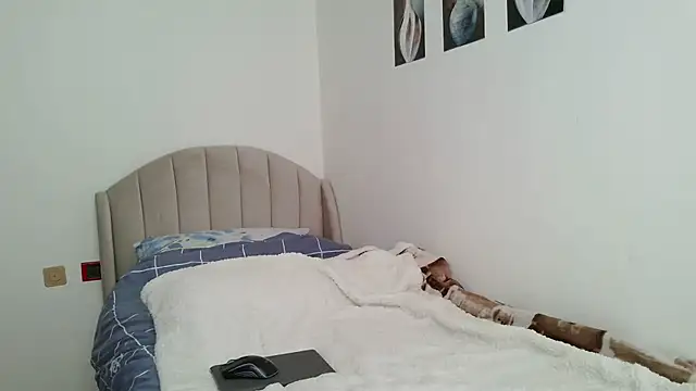 Snapshot of serena__vedette chatting on 06-04-26, 11:15 serena vedette online show from 06-04-26, 11:15