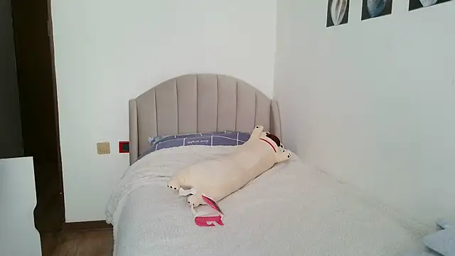 Snapshot of serena__vedette chatting on 06-01-26, 02:39 serena vedette online show from 06-01-26, 02:39