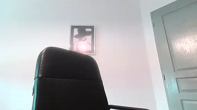 Snapshot of serena__vedette chatting on 09-28-25, 10:11 serena vedette online show from 09-28-25, 10:11