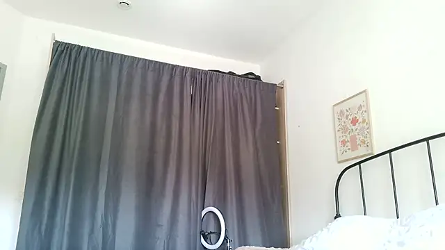 Snapshot of serena__vedette chatting on 04-06-26, 11:00 serena vedette online show from 04-06-26, 11:00