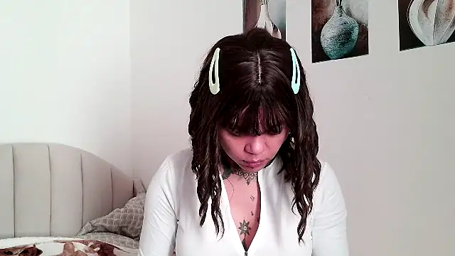 Snapshot of serena__vedette chatting on 05-19-26, 07:59 serena vedette online show from 05-19-26, 07:59