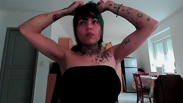 Snapshot of serena__vedette chatting on 02-25-25, 08:14 serena vedette online show from 02-25-25, 08:14