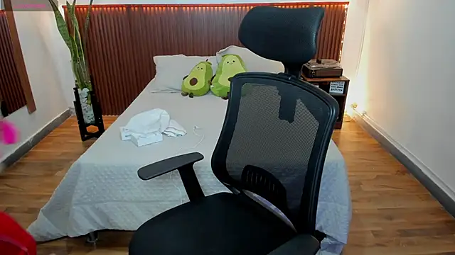 Melina Cooper  online show from 09-17-25, 02:08