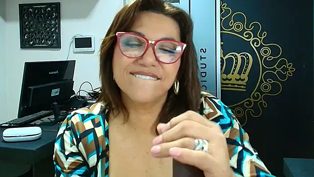 TiffanyyWilson online show from 05-01-26, 10:26