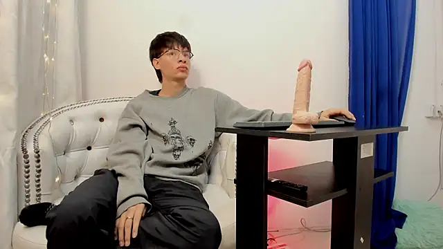 OliverWhite18 online show from 01-26-25, 12:33