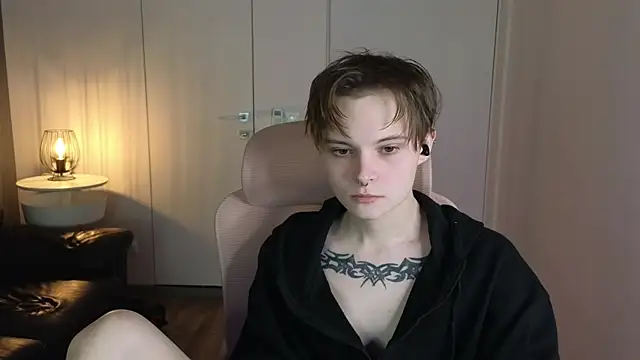 Snapshot of DemianEnglen chatting on 06-01-26, 10:09 DemianEnglen online show from 06-01-26, 10:09