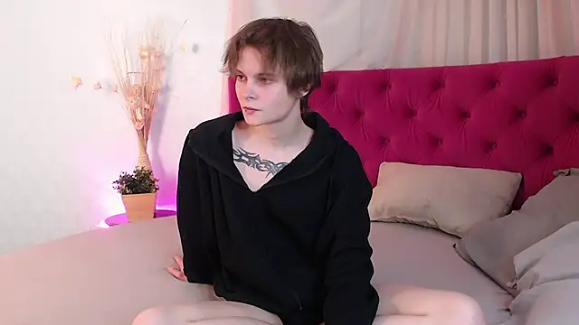 Snapshot of DemianEnglen chatting on 04-12-26, 08:23 DemianEnglen online show from 04-12-26, 08:23