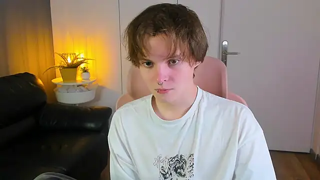 Snapshot of DemianEnglen chatting on 04-07-26, 01:35 DemianEnglen online show from 04-07-26, 01:35