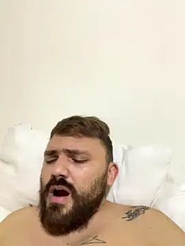 Snapshot of ruivinho66 chatting on 10-15-25, 01:15 ruivinho66 online show from 10-15-25, 01:15