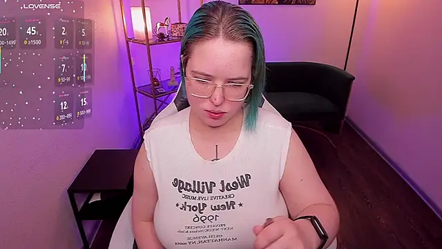 Snapshot of Manic_pixie_ chatting on 07-04-26, 03:16 Manic pixie online show from 07-04-26, 03:16