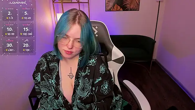 Snapshot of Manic_pixie_ chatting on 07-29-26, 03:22 Manic pixie online show from 07-29-26, 03:22