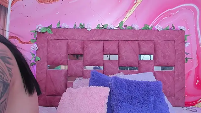 scarlett  evans  online show from 11-12-25, 06:12