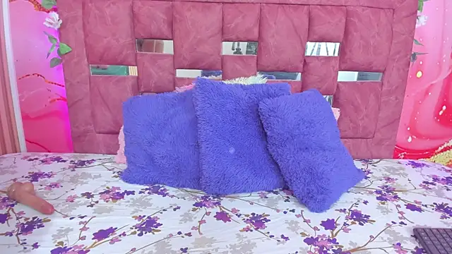 scarlett  evans  online show from 12-15-25, 06:14