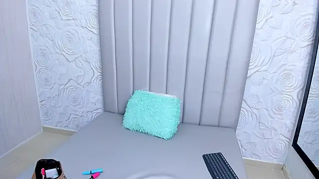 LindaHooker online show from 01-10-26, 05:47